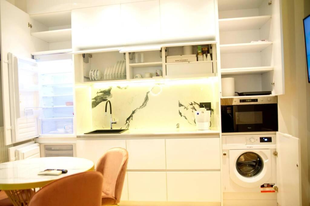 Ecostay-Serenity,Business Class Apartment By The Sea In Alimos Kalamaki アテネ エクステリア 写真