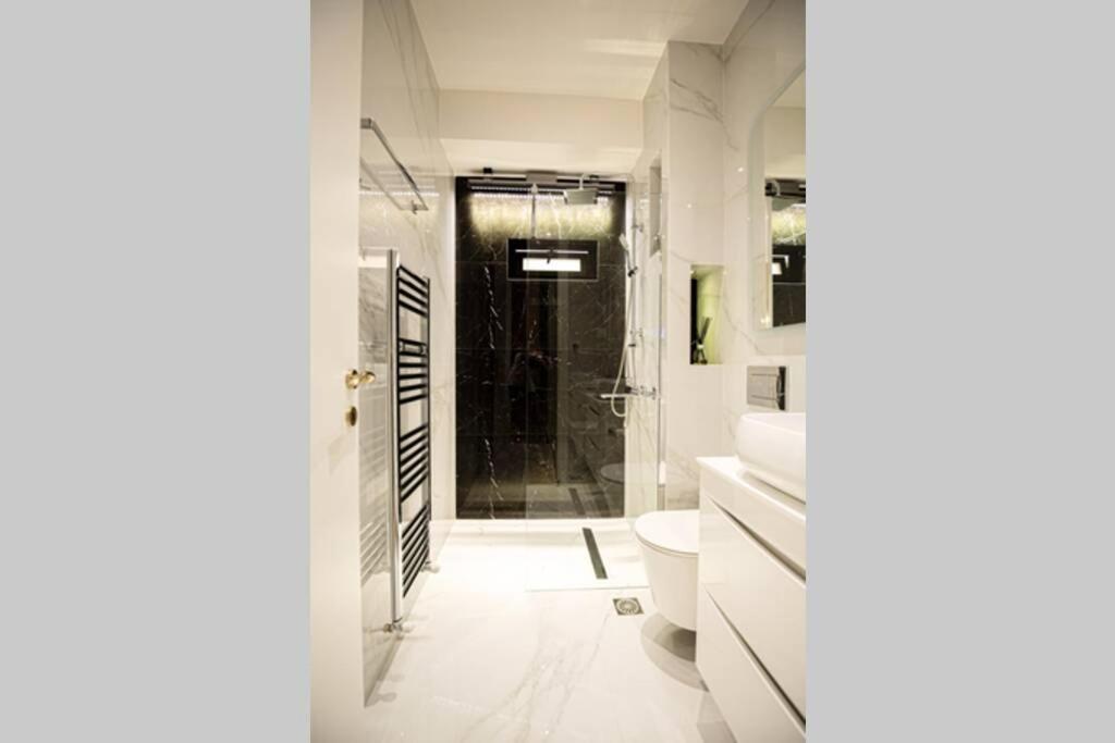 Ecostay-Serenity,Business Class Apartment By The Sea In Alimos Kalamaki アテネ エクステリア 写真